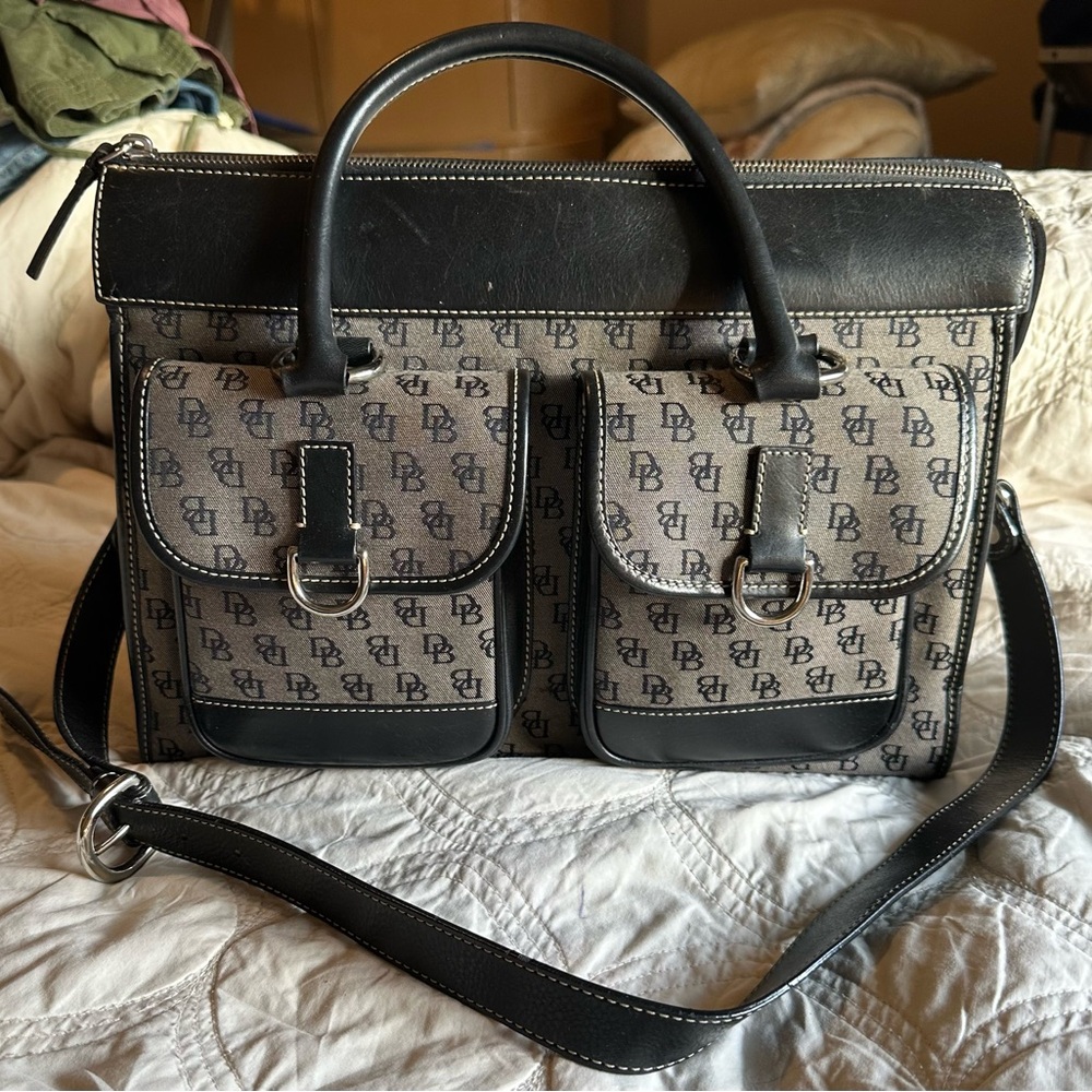 Vintage/Retro Stylish Black and Gray Dooney & Bourke Bag
